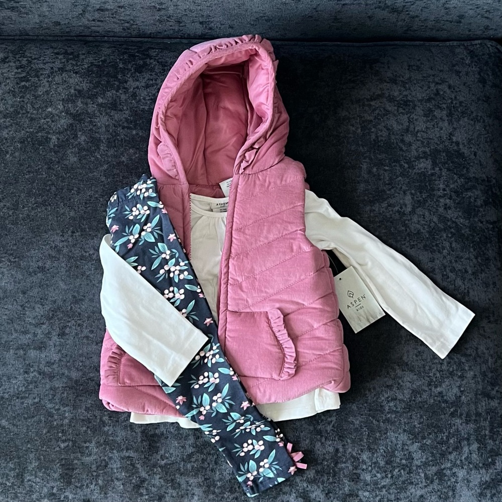 NWT Aspen 3 Piece Outfit